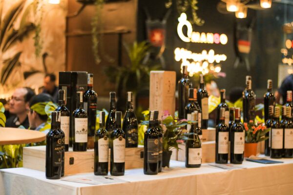 Một buổi tiệc rượu vang sang trọng do Mango Restaurant và Nier Fine Wines phối hợp tổ chức